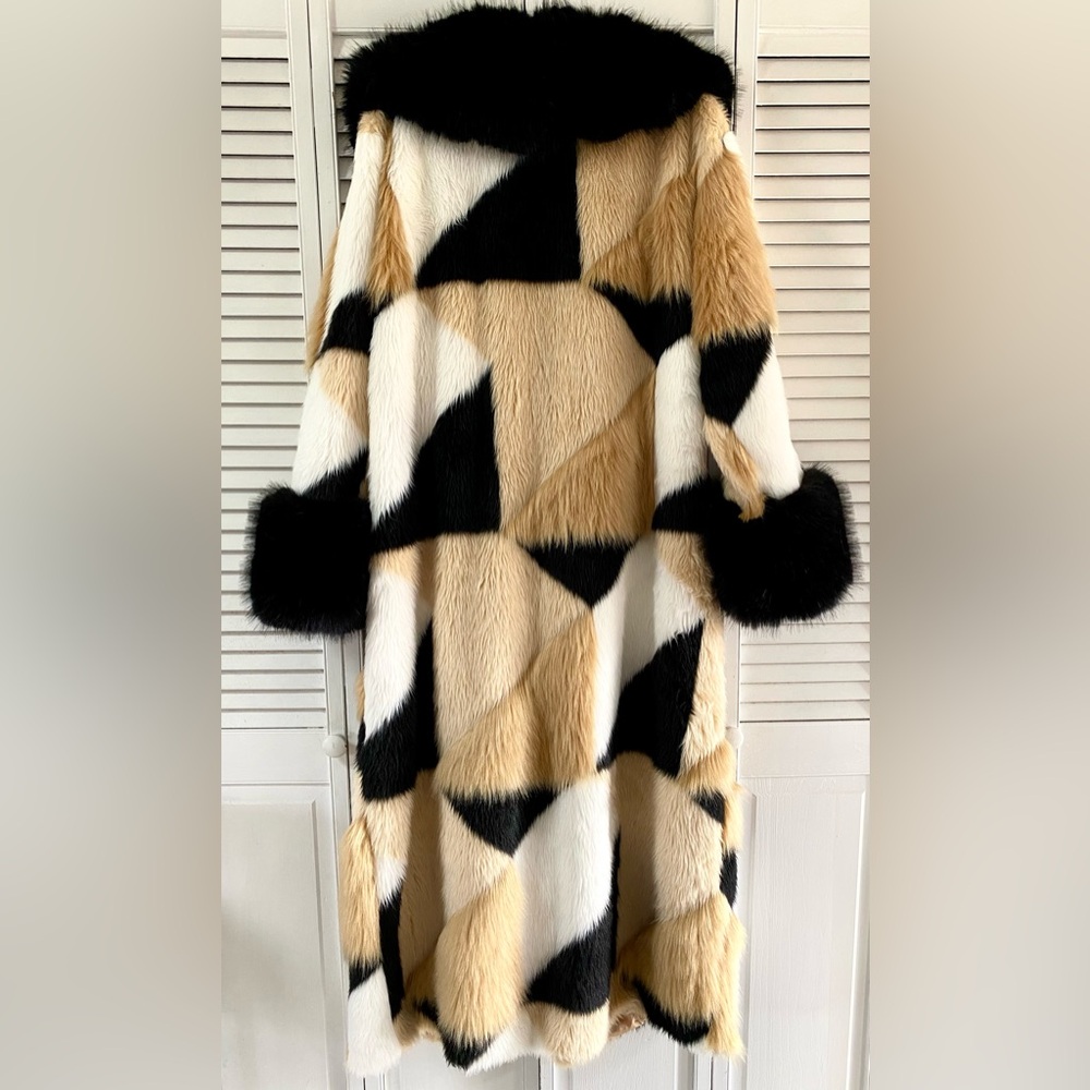 Geometric Patterned Fur Coat 1X - Picture 11 of 12